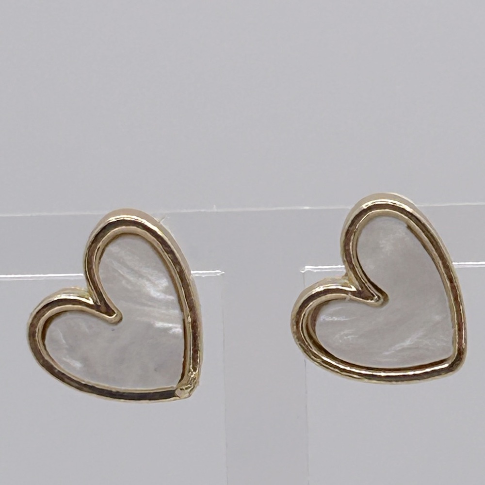 Heart Enamel Stud Earrings Fashion Jewelry - Picture 3 of 3